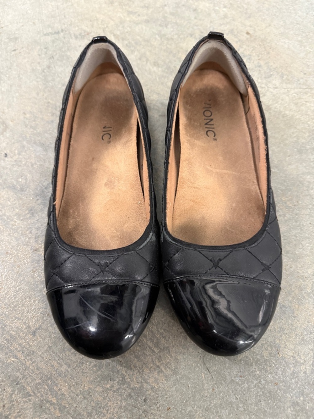 Vionic Black Quilted Ballet Flats with Patent Cap Toe